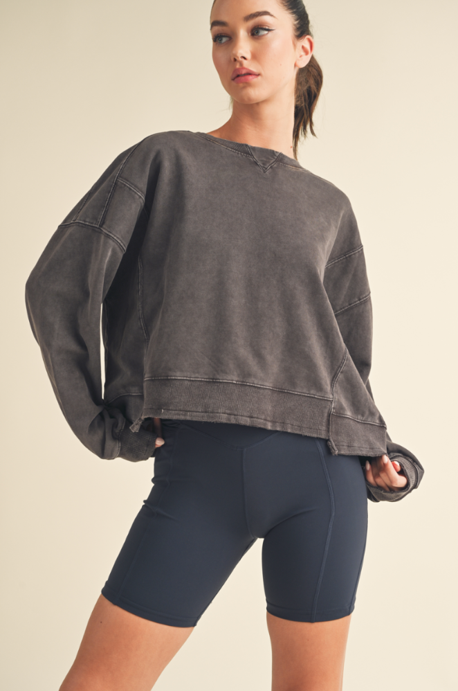 Mineral Wash Boxy Style Sweatshirt